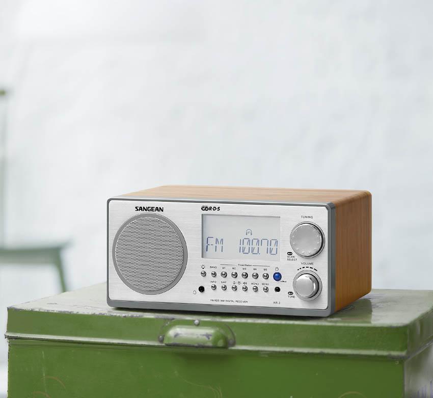 Sangean WR-2 S FM / AM digitális szintéreres fa dobozos asztali rádió (ezüst)